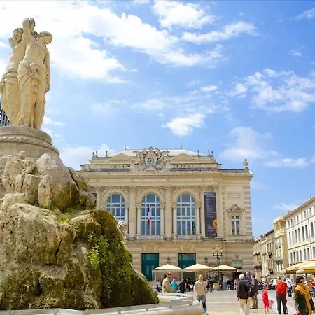 Superbe Climatisee Avec Parking Et Piscine